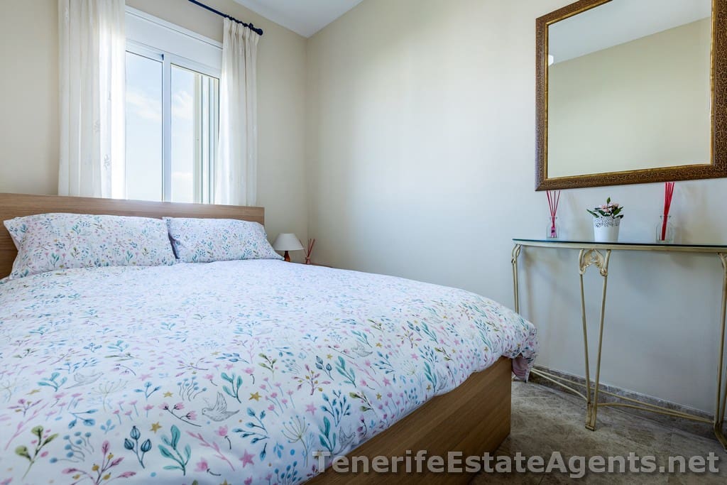 4 makuuhuone Huoneisto myytävänä paikassa Los Cristianos mukana uima-altaan - 719 950 € (Ref: 9425691)
