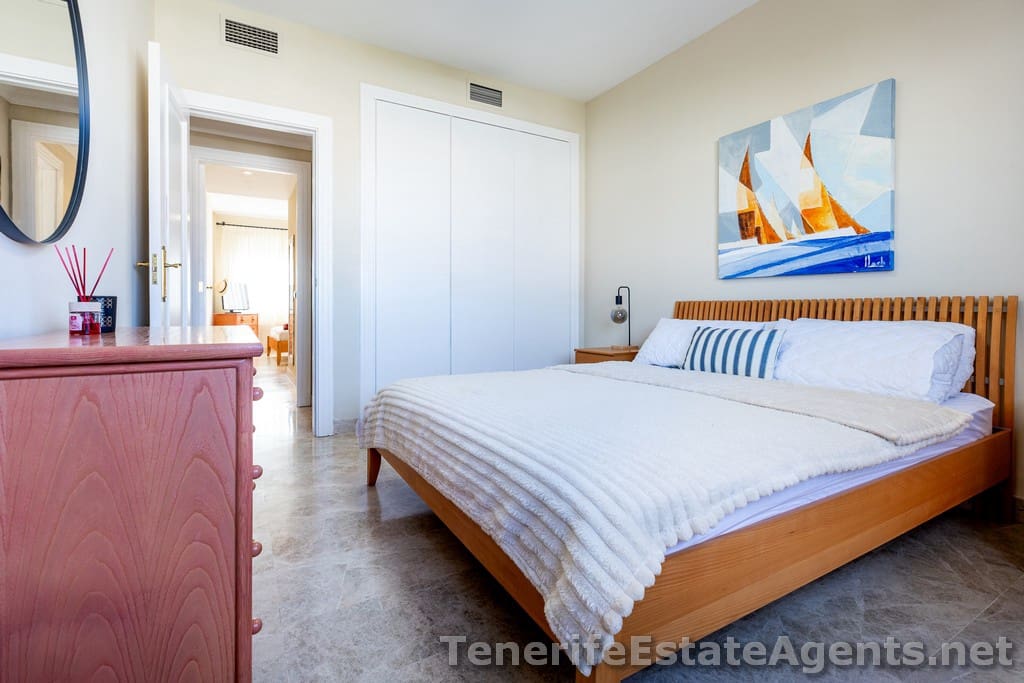 4 makuuhuone Huoneisto myytävänä paikassa Los Cristianos mukana uima-altaan - 719 950 € (Ref: 9425691)