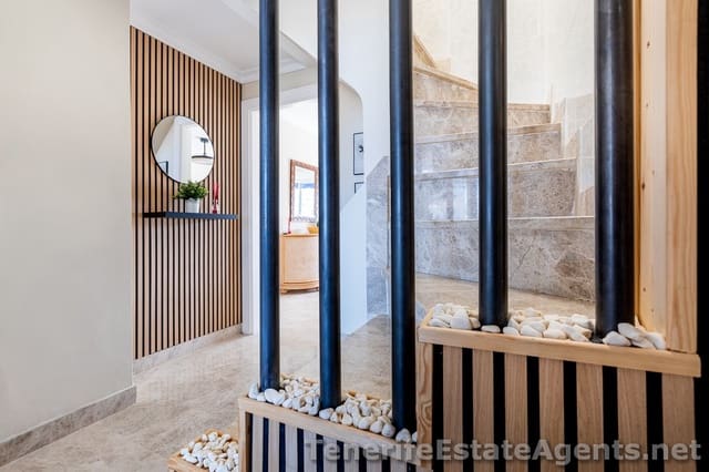 4 soveværelse Lejlighed til salg i Los Cristianos, Arona med swimmingpool - € 719.950 (Ref: 9425691)