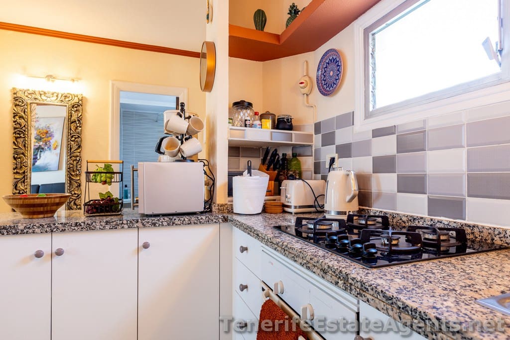 1 makuuhuone Huoneisto myytävänä paikassa Los Cristianos mukana uima-altaan - 289 950 € (Ref: 9426749)