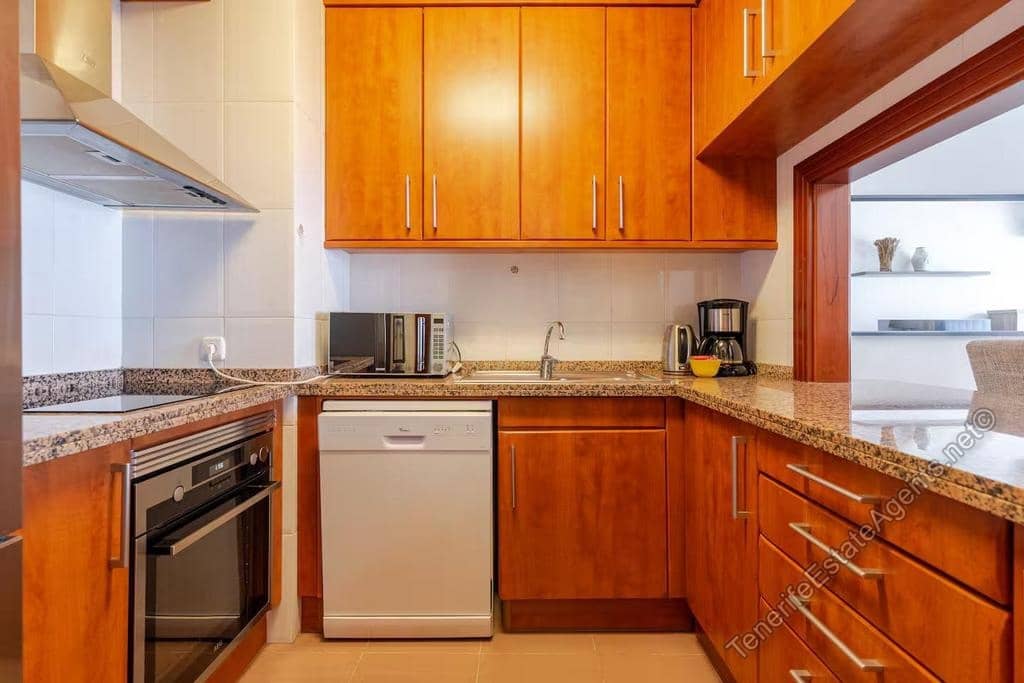 1 soverom Leilighet til salgs i Los Cristianos med svømmebasseng - € 295 000 (Ref: 9432855)