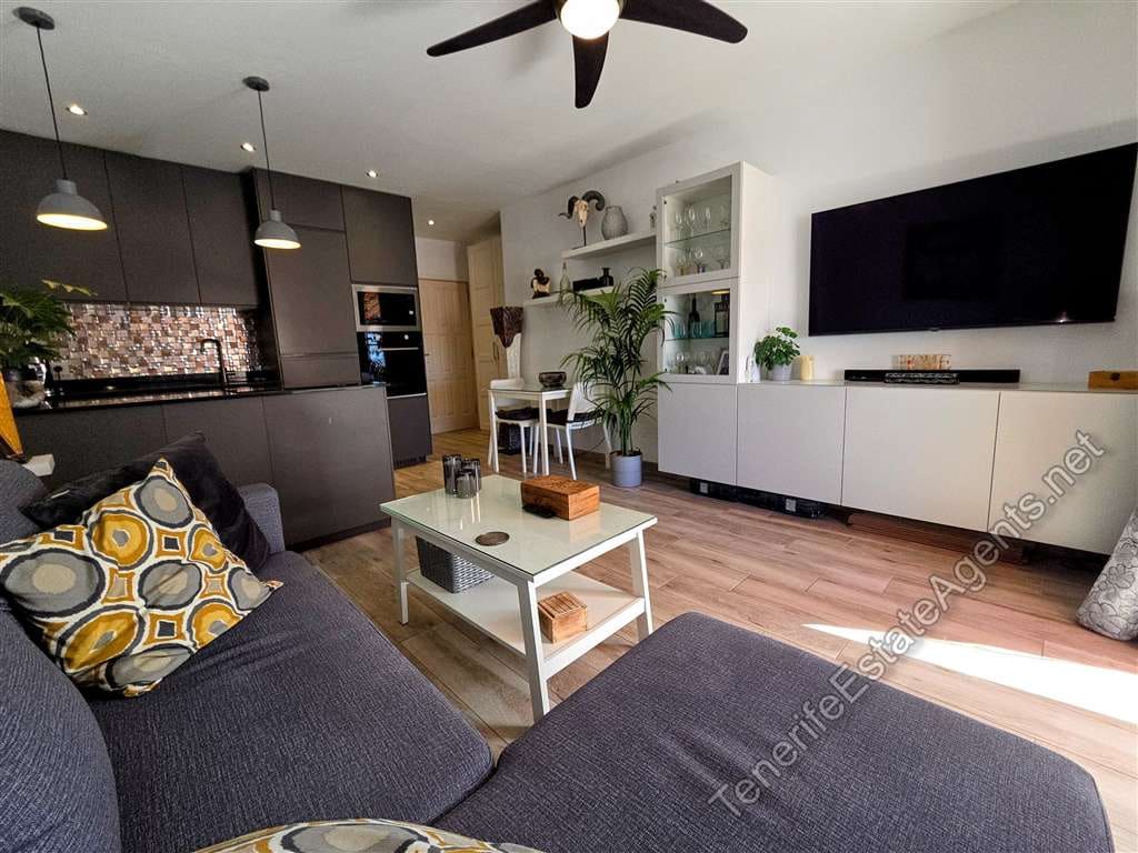 1 soveværelse Lejlighed til salg i San Eugenio med swimmingpool - € 249.950 (Ref: 9508106)