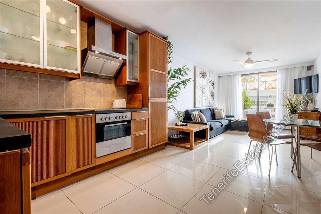 2 slaapkamer Appartement te koop in Playa de las Americas met zwembad - € 575.000 (Ref: 9580389)