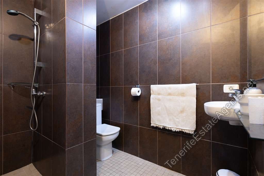 2 slaapkamer Appartement te koop in Playa de las Americas met zwembad - € 575.000 (Ref: 9580389)