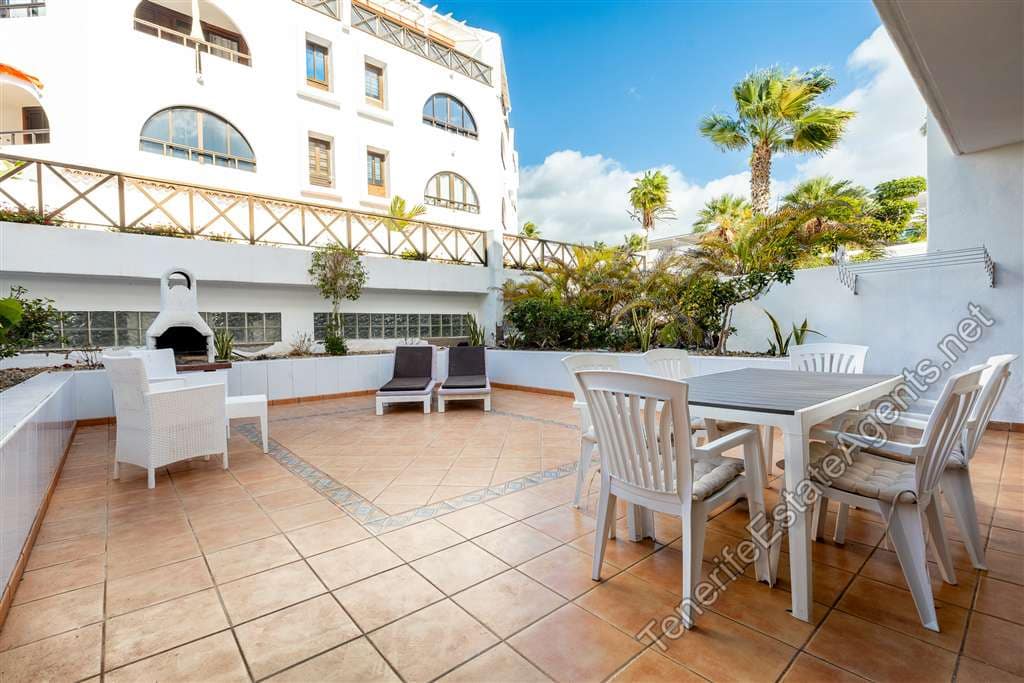 2 slaapkamer Appartement te koop in Playa de las Americas met zwembad - € 575.000 (Ref: 9580389)