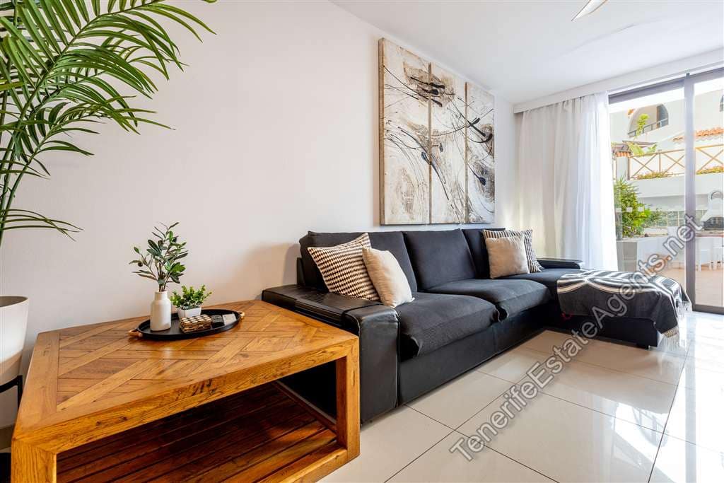2 slaapkamer Appartement te koop in Playa de las Americas met zwembad - € 575.000 (Ref: 9580389)