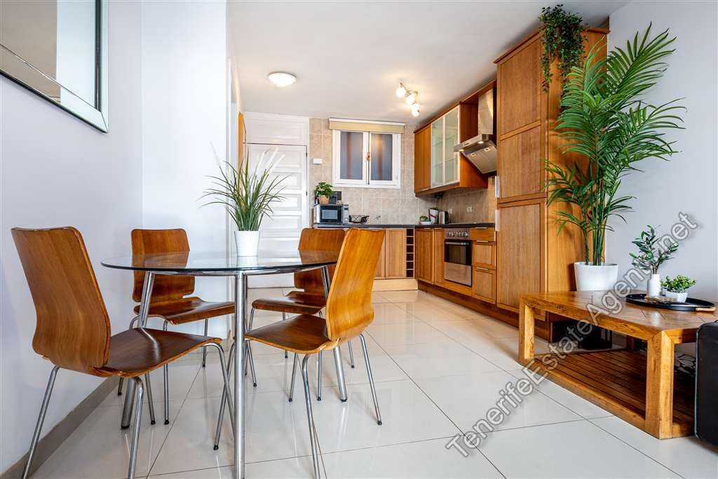 2 slaapkamer Appartement te koop in Playa de las Americas met zwembad - € 575.000 (Ref: 9580389)