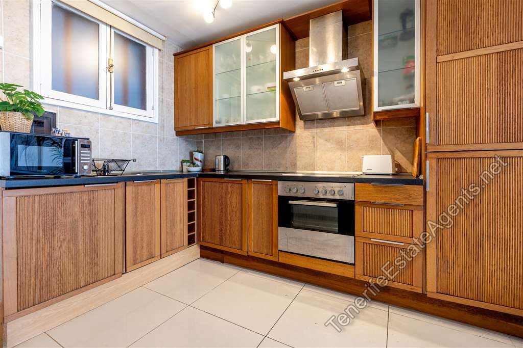 2 slaapkamer Appartement te koop in Playa de las Americas met zwembad - € 575.000 (Ref: 9580389)