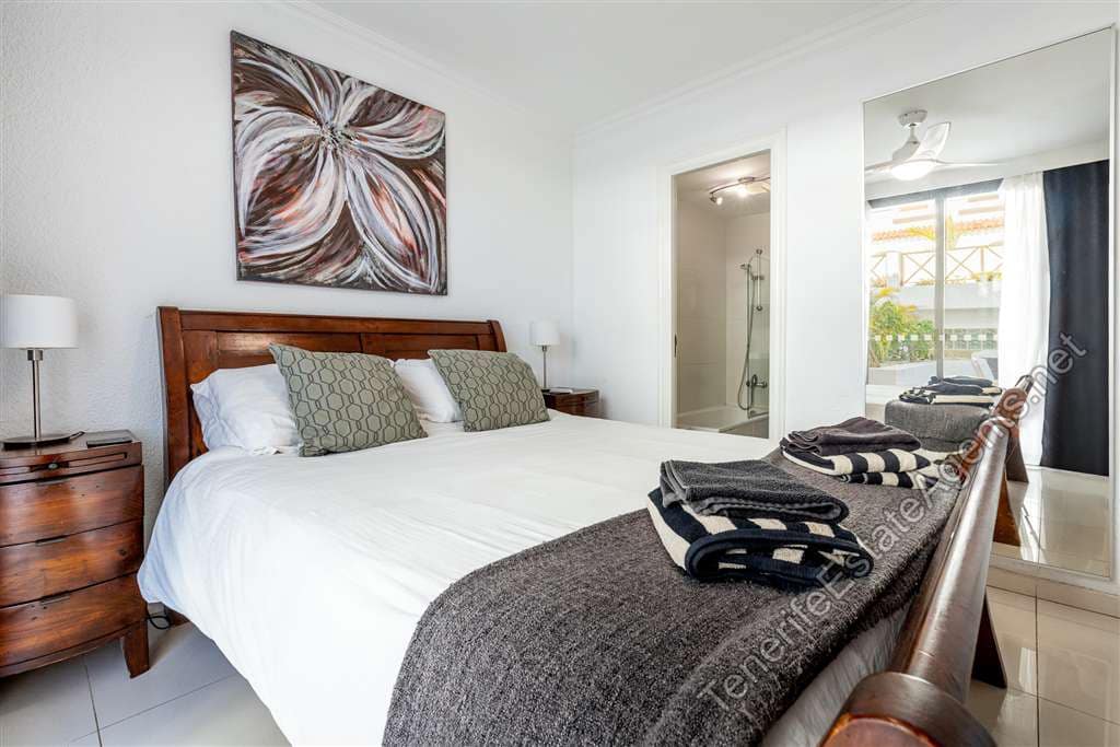 2 slaapkamer Appartement te koop in Playa de las Americas met zwembad - € 575.000 (Ref: 9580389)