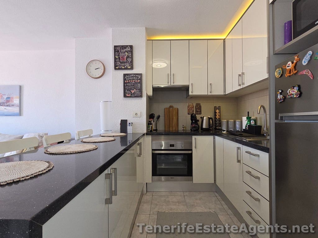 2 quarto Apartamento para venda em Los Cristianos com piscina - 439 950 € (Ref: 9636246)