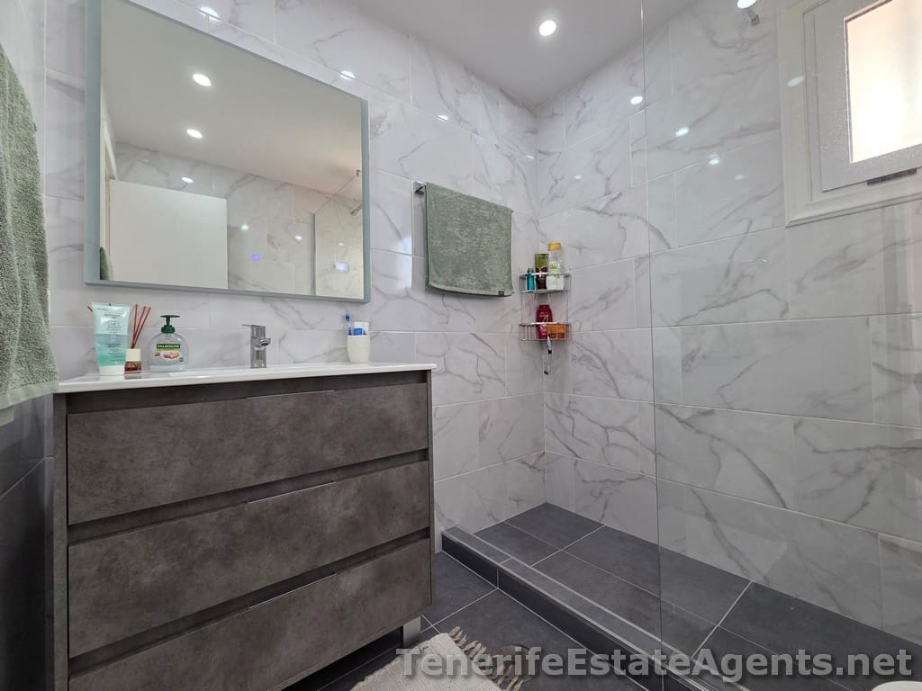 2 quarto Apartamento para venda em Los Cristianos com piscina - 439 950 € (Ref: 9636246)