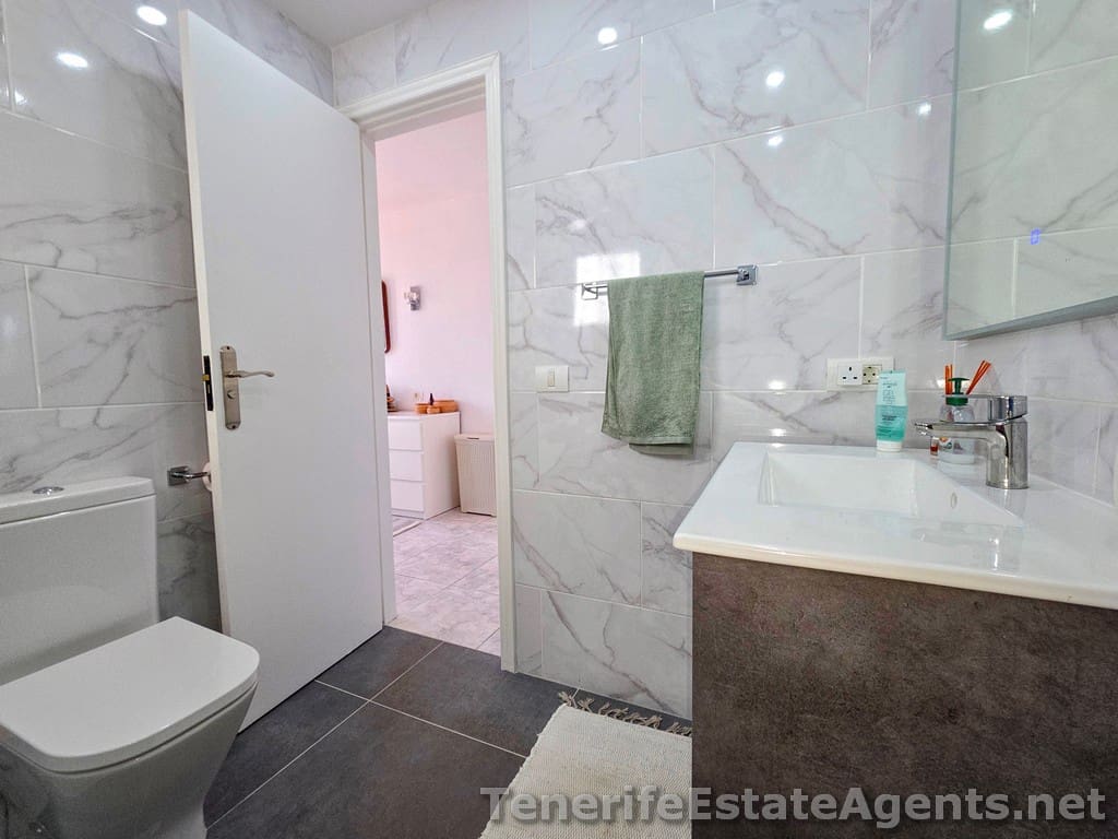 2 quarto Apartamento para venda em Los Cristianos com piscina - 439 950 € (Ref: 9636246)