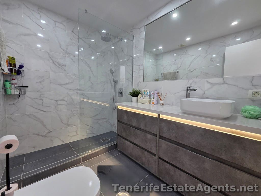 2 quarto Apartamento para venda em Los Cristianos com piscina - 439 950 € (Ref: 9636246)