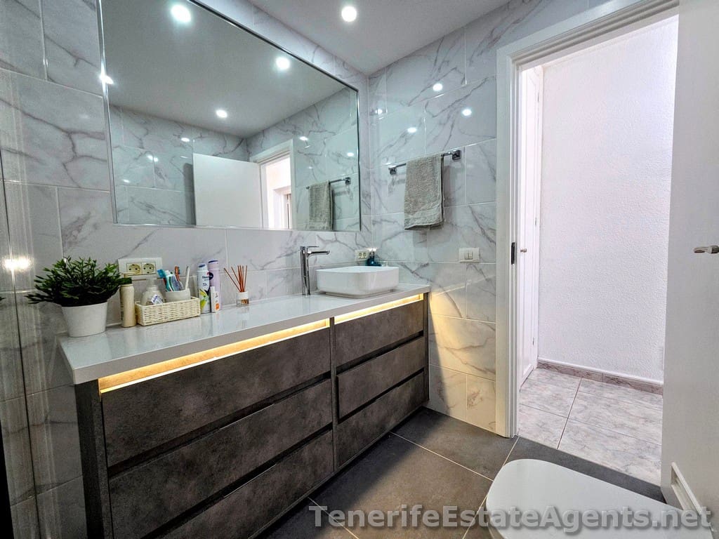2 quarto Apartamento para venda em Los Cristianos com piscina - 439 950 € (Ref: 9636246)