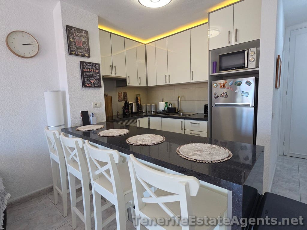 2 quarto Apartamento para venda em Los Cristianos com piscina - 399 950 € (Ref: 9636246)