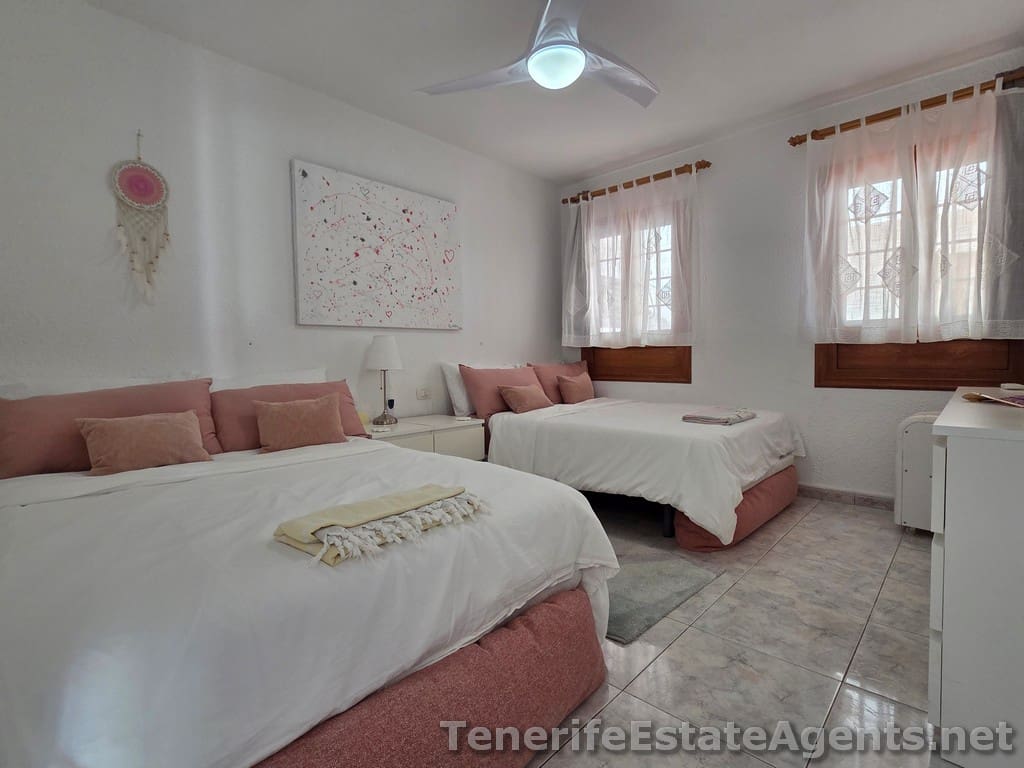 2 quarto Apartamento para venda em Los Cristianos com piscina - 399 950 € (Ref: 9636246)