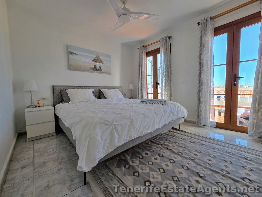 2 quarto Apartamento para venda em Los Cristianos com piscina - 399 950 € (Ref: 9636246)