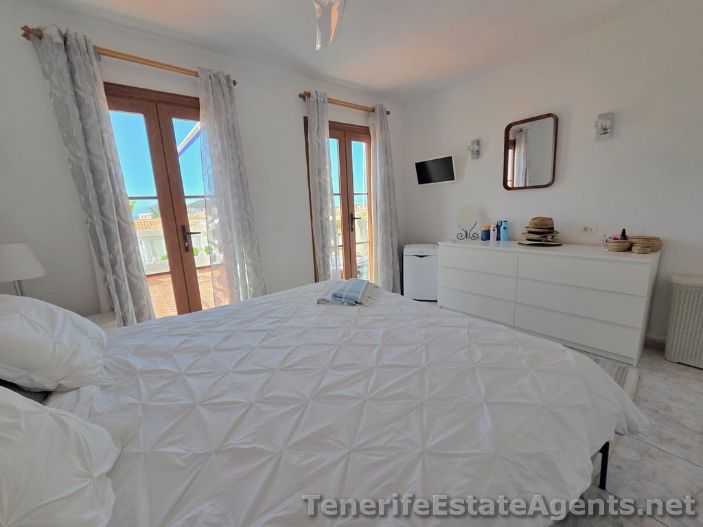 2 quarto Apartamento para venda em Los Cristianos com piscina - 399 950 € (Ref: 9636246)