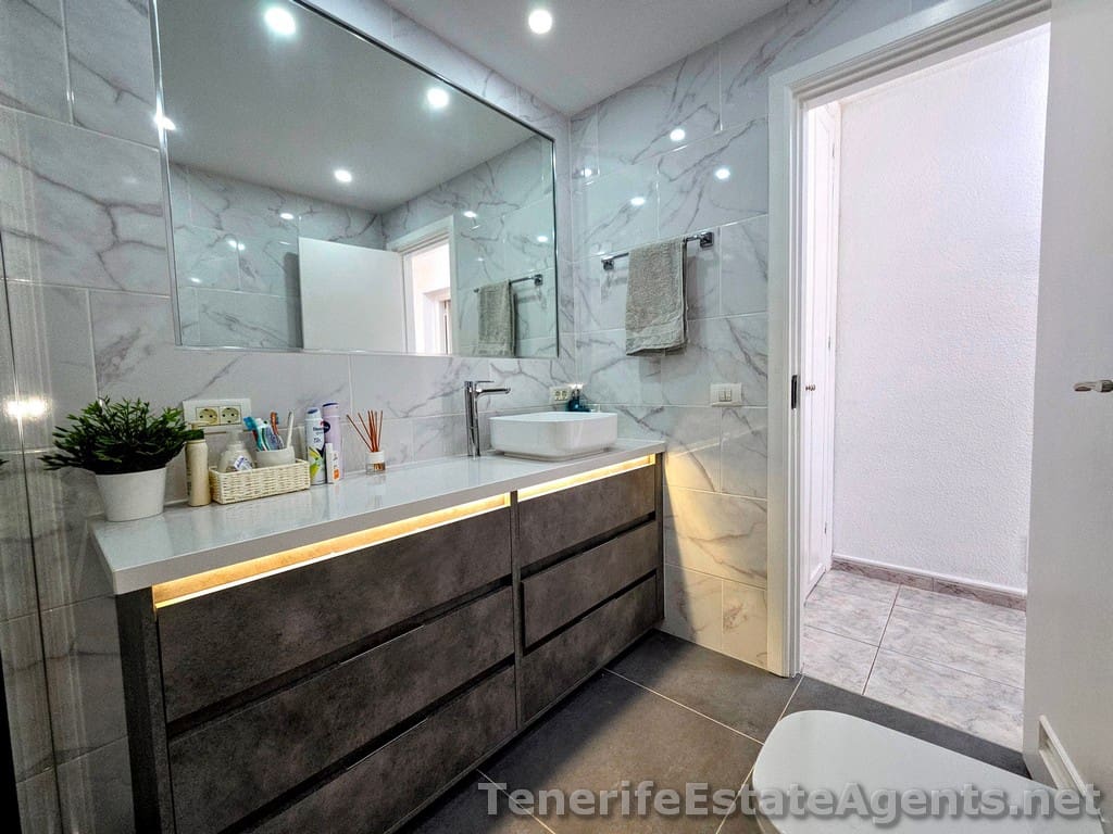 2 quarto Apartamento para venda em Los Cristianos com piscina - 399 950 € (Ref: 9636246)