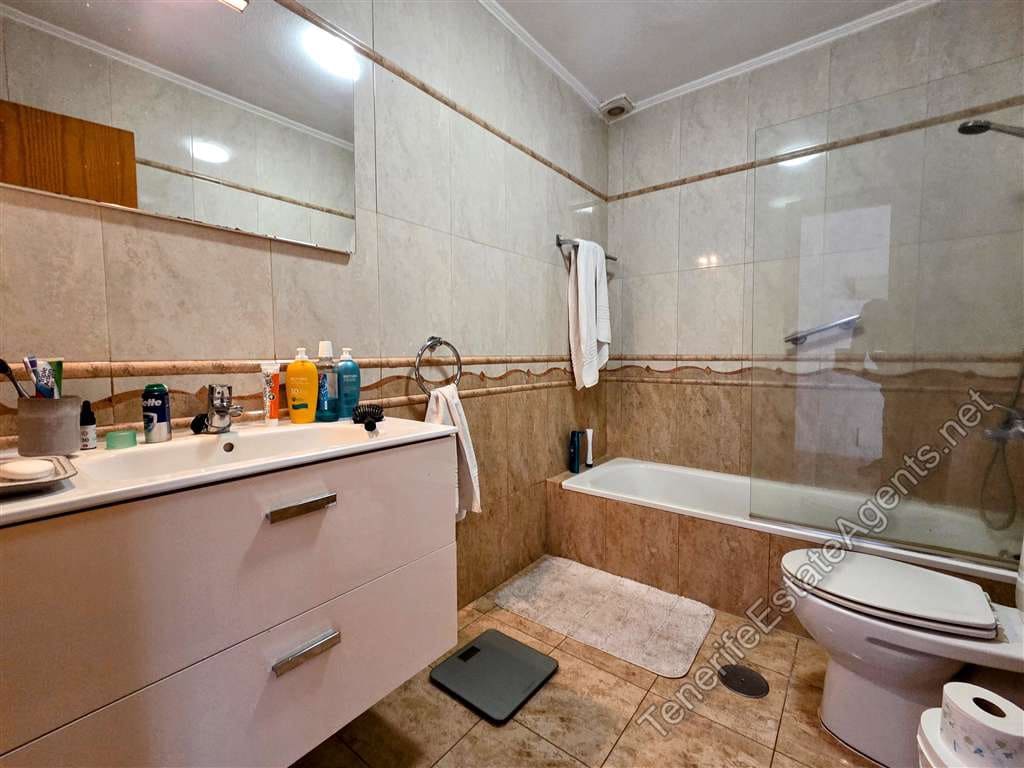 1 bedroom Apartment for sale in Los Cristianos with pool - € 279,000 (Ref: 9697946)