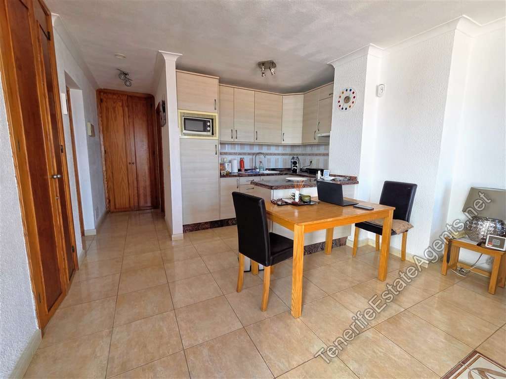 1 bedroom Apartment for sale in Los Cristianos with pool - € 279,000 (Ref: 9697946)