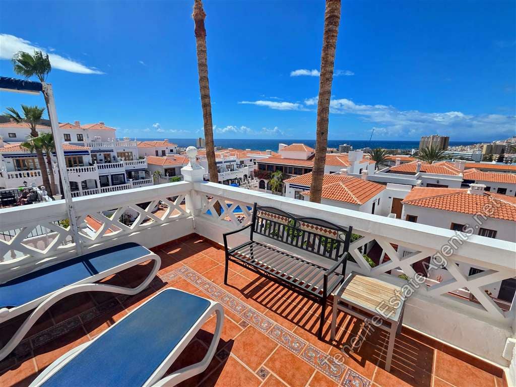 1 bedroom Apartment for sale in Los Cristianos with pool - € 279,000 (Ref: 9697946)