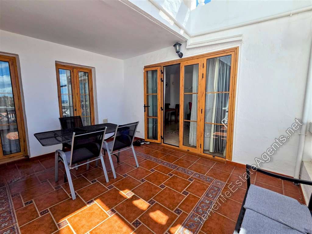 1 bedroom Apartment for sale in Los Cristianos with pool - € 279,000 (Ref: 9697946)