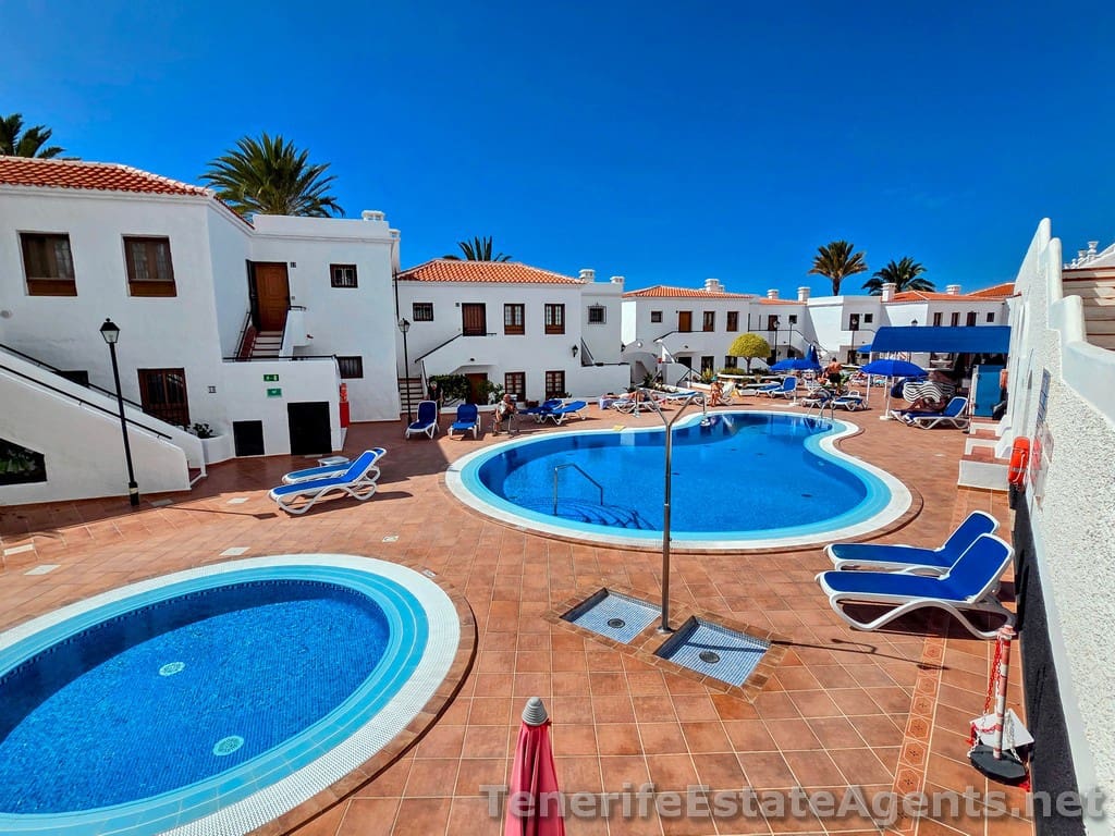 1 bedroom Apartment for sale in Los Cristianos with pool - € 279,000 (Ref: 9697946)