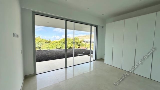 3 quarto Moradia para venda em Costa Adeje, Adeje com piscina - 2 300 000 € (Ref: 9824569)