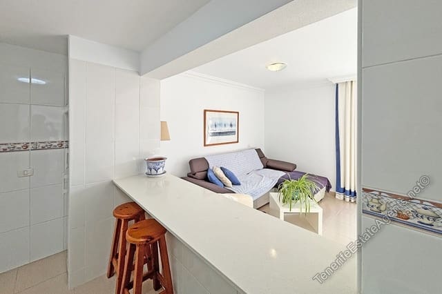 1 chambre Appartement à vendre à Los Cristianos, Arona avec piscine - 299 000 € (Ref: 9824572)