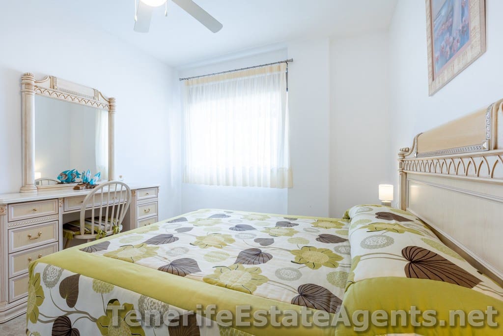 2 bedroom Apartment for sale in Los Cristianos with pool - € 459,950 (Ref: 9861410)