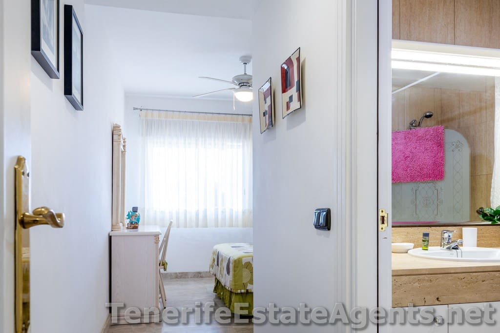 2 bedroom Apartment for sale in Los Cristianos with pool - € 459,950 (Ref: 9861410)