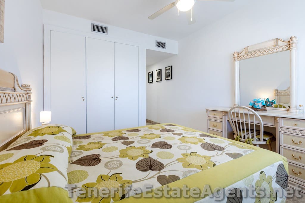 2 bedroom Apartment for sale in Los Cristianos with pool - € 459,950 (Ref: 9861410)