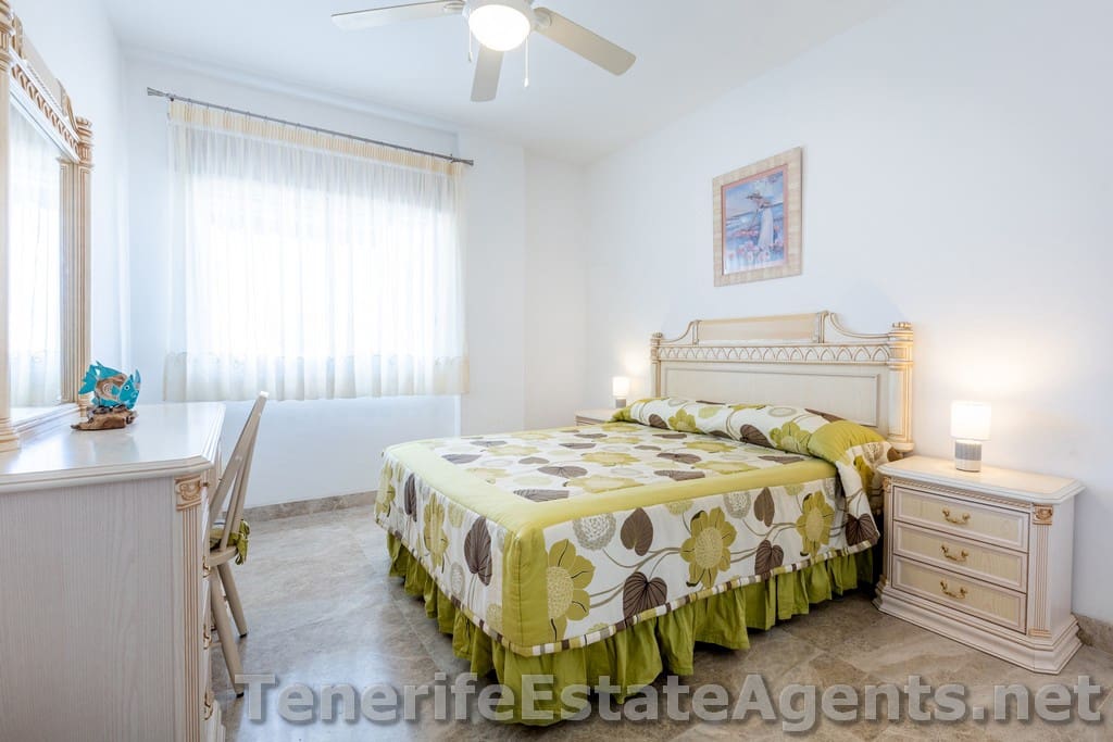 2 bedroom Apartment for sale in Los Cristianos with pool - € 459,950 (Ref: 9861410)