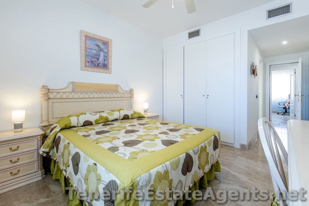 2 bedroom Apartment for sale in Los Cristianos with pool - € 459,950 (Ref: 9861410)