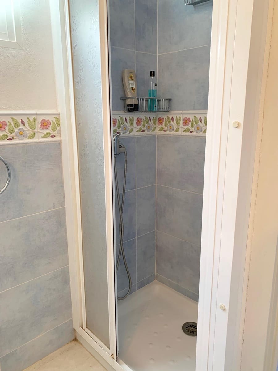 Ático de 2 habitaciones en Benidorm en alquiler - 850 € (Ref: 8428846)