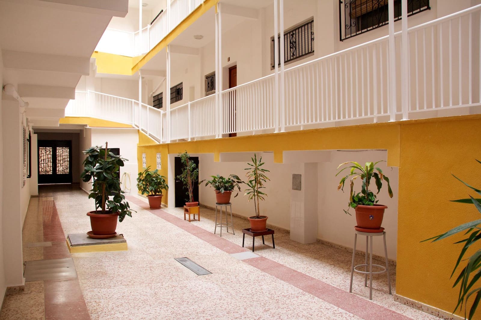 Ático de 2 habitaciones en Benidorm en alquiler - 850 € (Ref: 8428846)