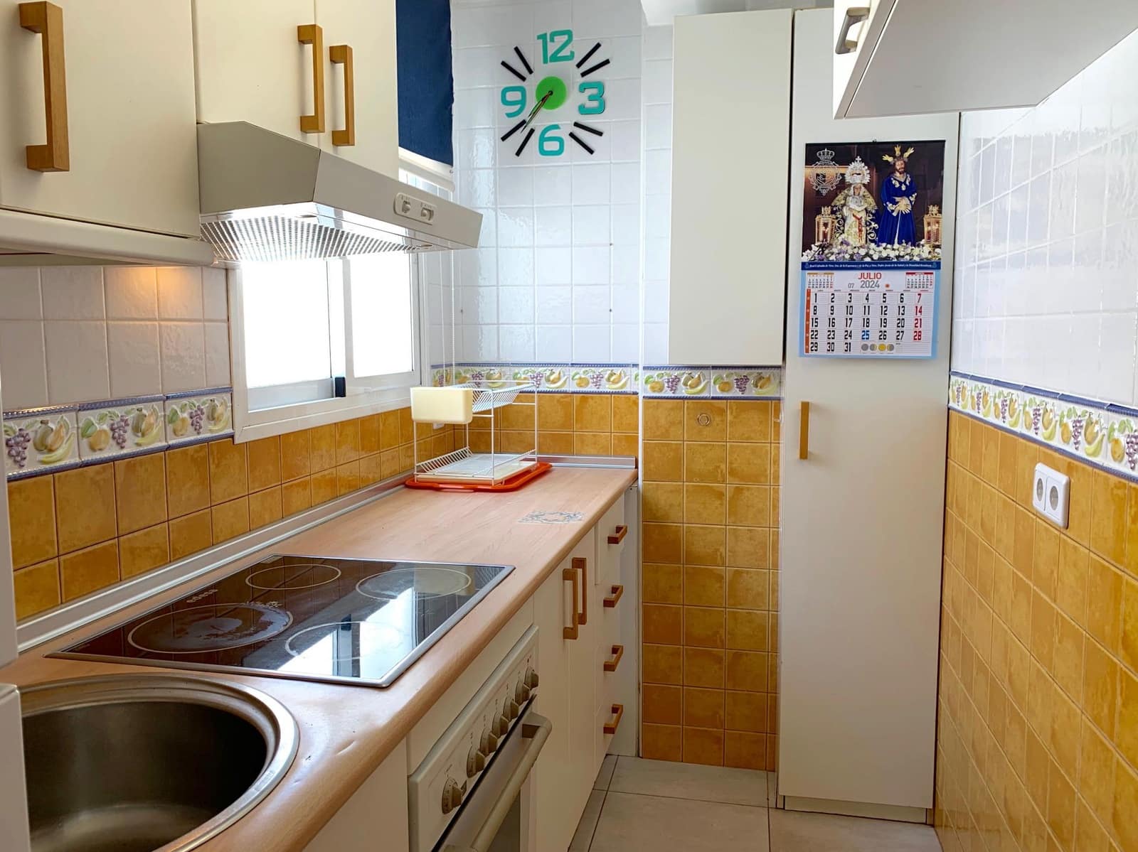 Ático de 2 habitaciones en Benidorm en alquiler - 850 € (Ref: 8428846)