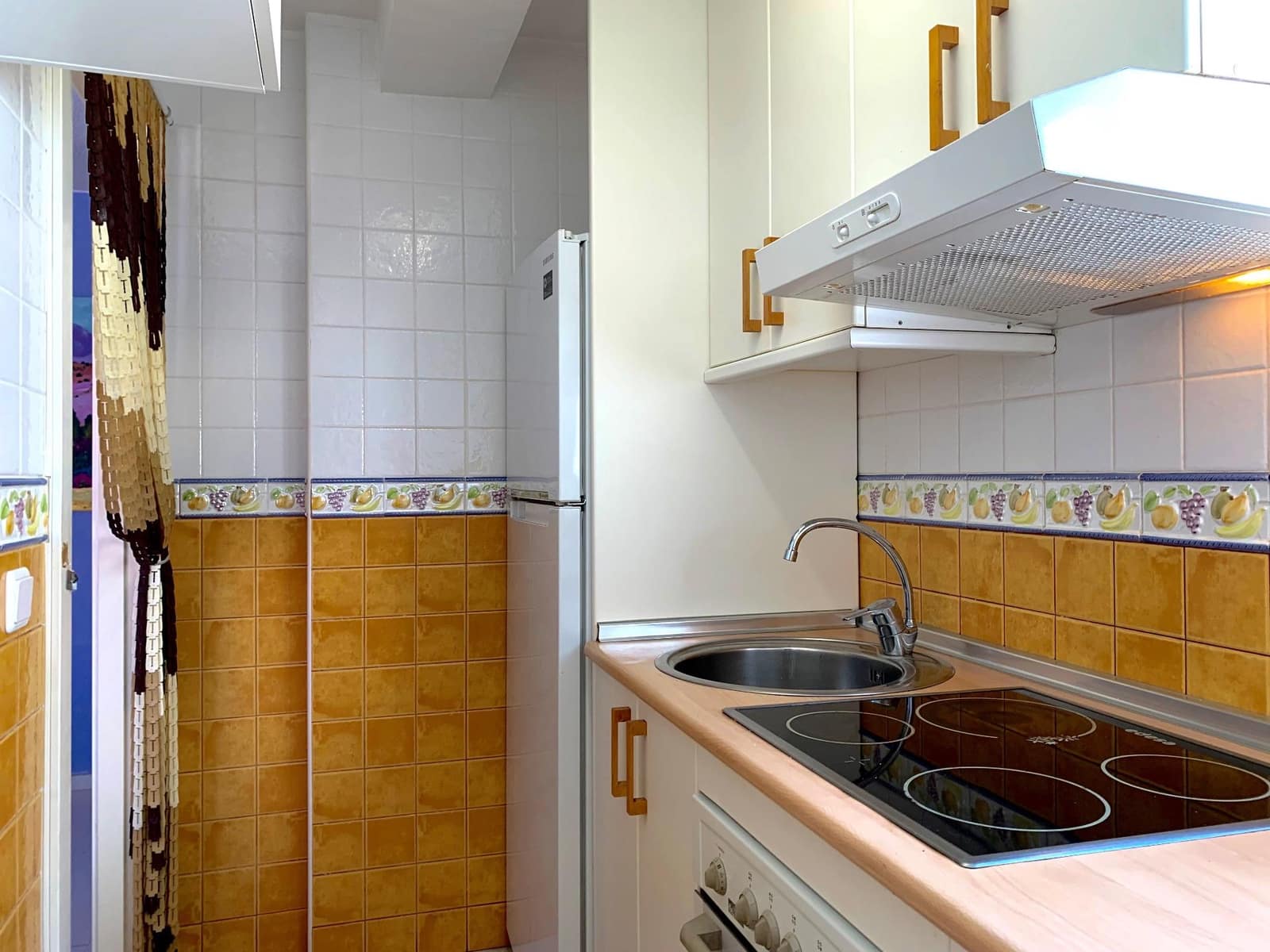 Ático de 2 habitaciones en Benidorm en alquiler - 850 € (Ref: 8428846)