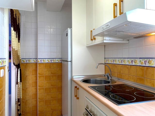 Ático de 2 habitaciones en Poniente, Benidorm en alquiler - 850 € (Ref: 8428846)