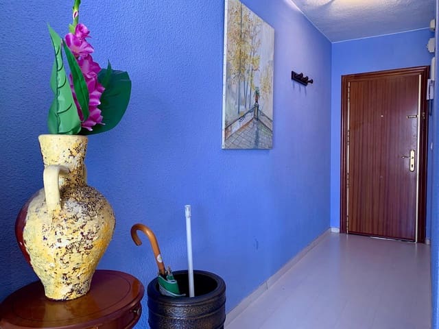 Ático de 2 habitaciones en Poniente, Benidorm en alquiler - 850 € (Ref: 8428846)