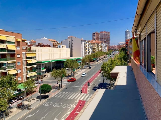 Ático de 2 habitaciones en Poniente, Benidorm en alquiler - 850 € (Ref: 8428846)