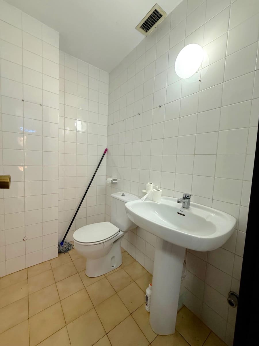 Erhverv til salg i Benidorm - € 145.000 (Ref: 9543770)