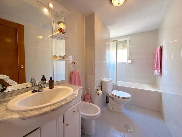 3 bedroom Apartment for sale in Playa Poniente, Benidorm with pool - € 585,000 (Ref: 9639544)