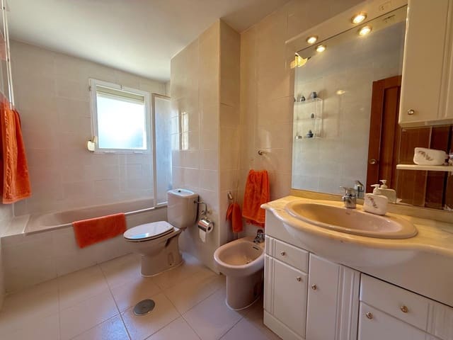 3 bedroom Apartment for sale in Playa Poniente, Benidorm with pool - € 585,000 (Ref: 9639544)