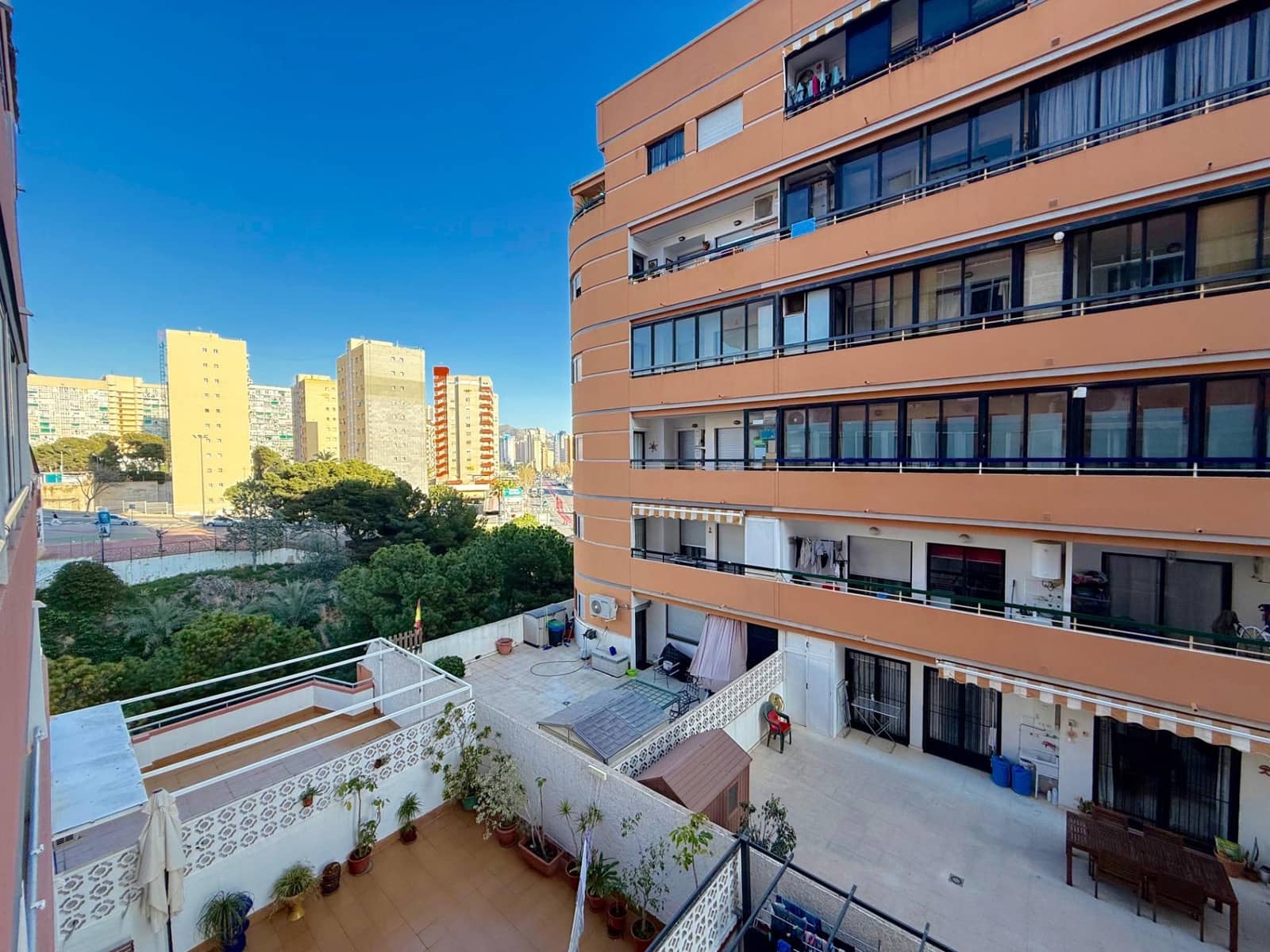 2 bedroom Apartment for sale in Benidorm with garage - € 266,400 (Ref: 9648280)