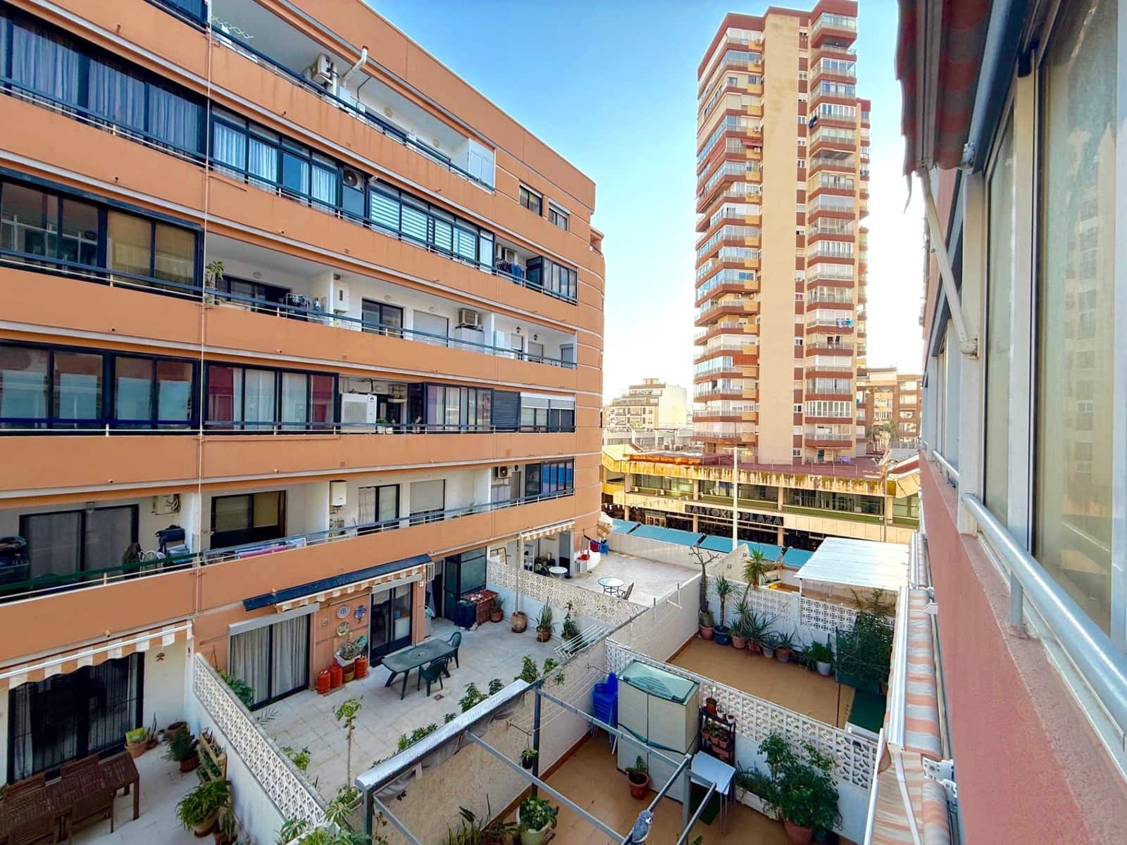 2 bedroom Apartment for sale in Benidorm with garage - € 266,400 (Ref: 9648280)