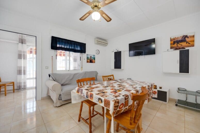 1 sovrum Semi-fristående Villa till salu i Torrevieja - 89 969 € (Ref: 9376483)