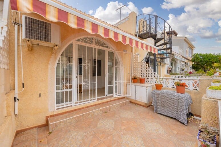 1 sovrum Semi-fristående Villa till salu i Torrevieja - 89 969 € (Ref: 9376483)