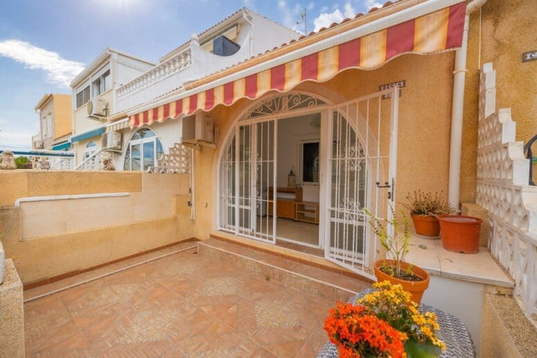 1 sovrum Semi-fristående Villa till salu i Torrevieja - 89 969 € (Ref: 9376483)